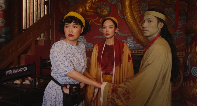 Nhóm nhân vật trong Đại tiệc trăng máu 8 với tình huống hài châm biếm ngành phim